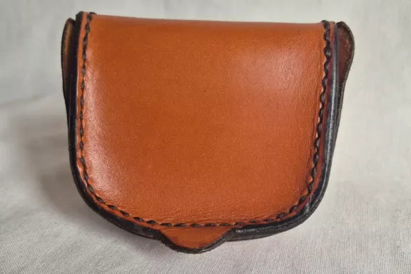 Monedero Encajado Doble Espacio Color Cuero Claro de frente