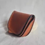 Monedero Encajado Doble Espacio Color Cuero Claro de lado