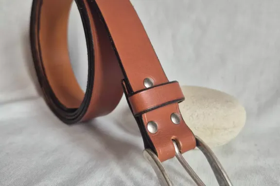 Cinturón Hebilla Clásica con Pasador de Cuero