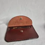 Monedero Clásico con la solapa abierta